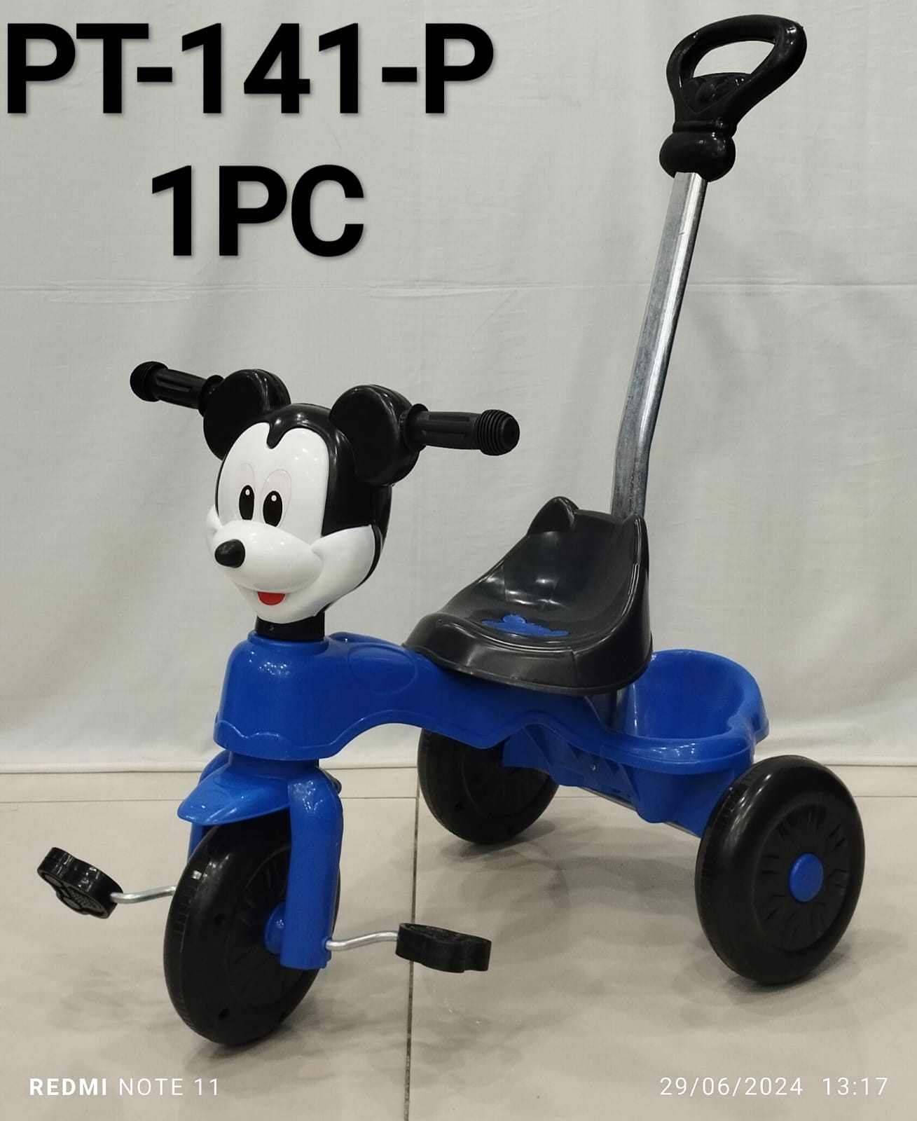 Kid's tricycle with push handle
